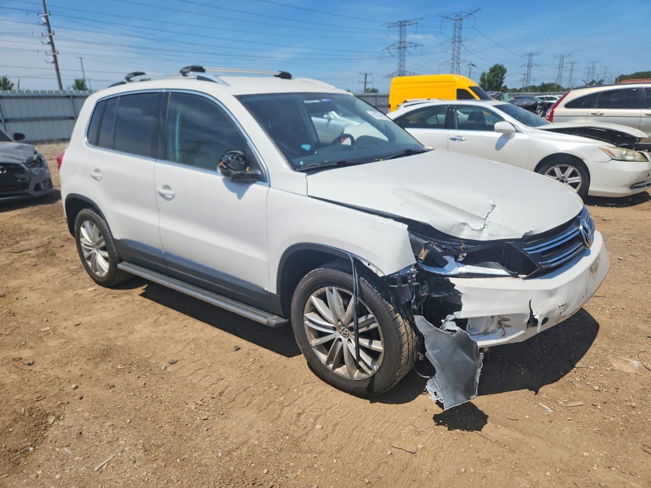 2014 Volkswagen Tiguan S Белый vin: WVGBV3AX5EW526812