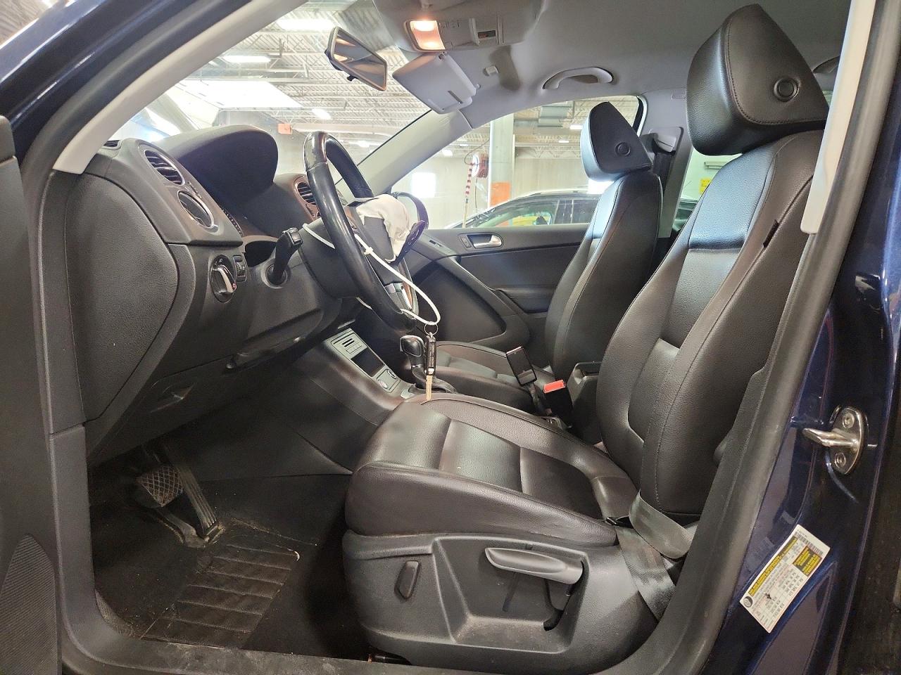 2014 Volkswagen Tiguan S Blue vin: WVGBV3AX5EW595578