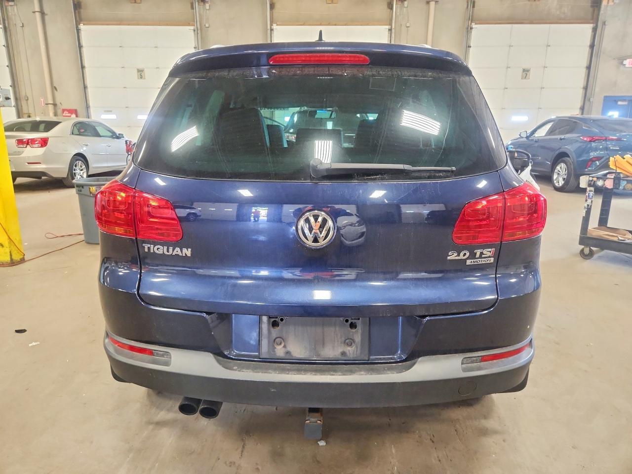 2014 Volkswagen Tiguan S Blue vin: WVGBV3AX5EW595578