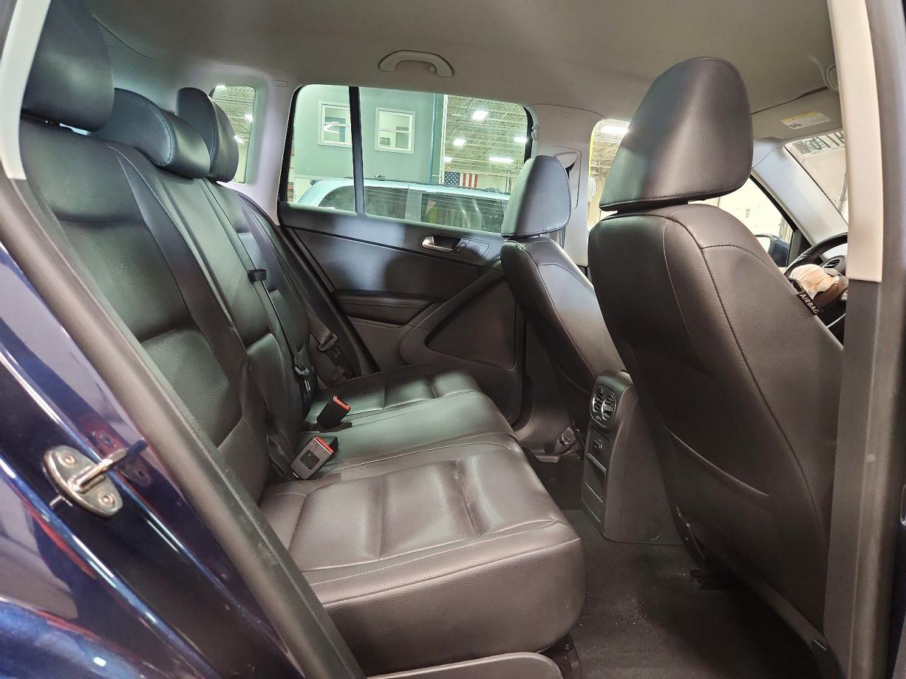 2014 Volkswagen Tiguan S Blue vin: WVGBV3AX5EW595578