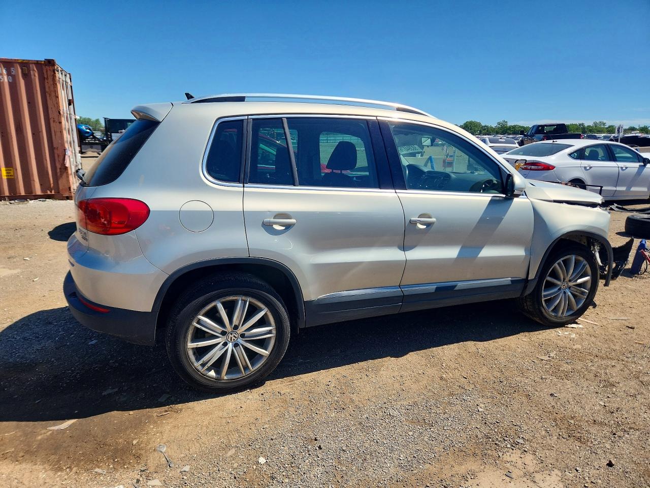 2014 Volkswagen Tiguan S Silver vin: WVGBV3AX5EW619135