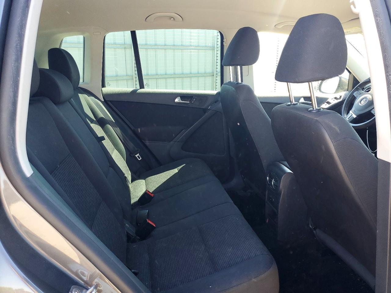 2014 Volkswagen Tiguan S Gray vin: WVGBV3AX5EW621354