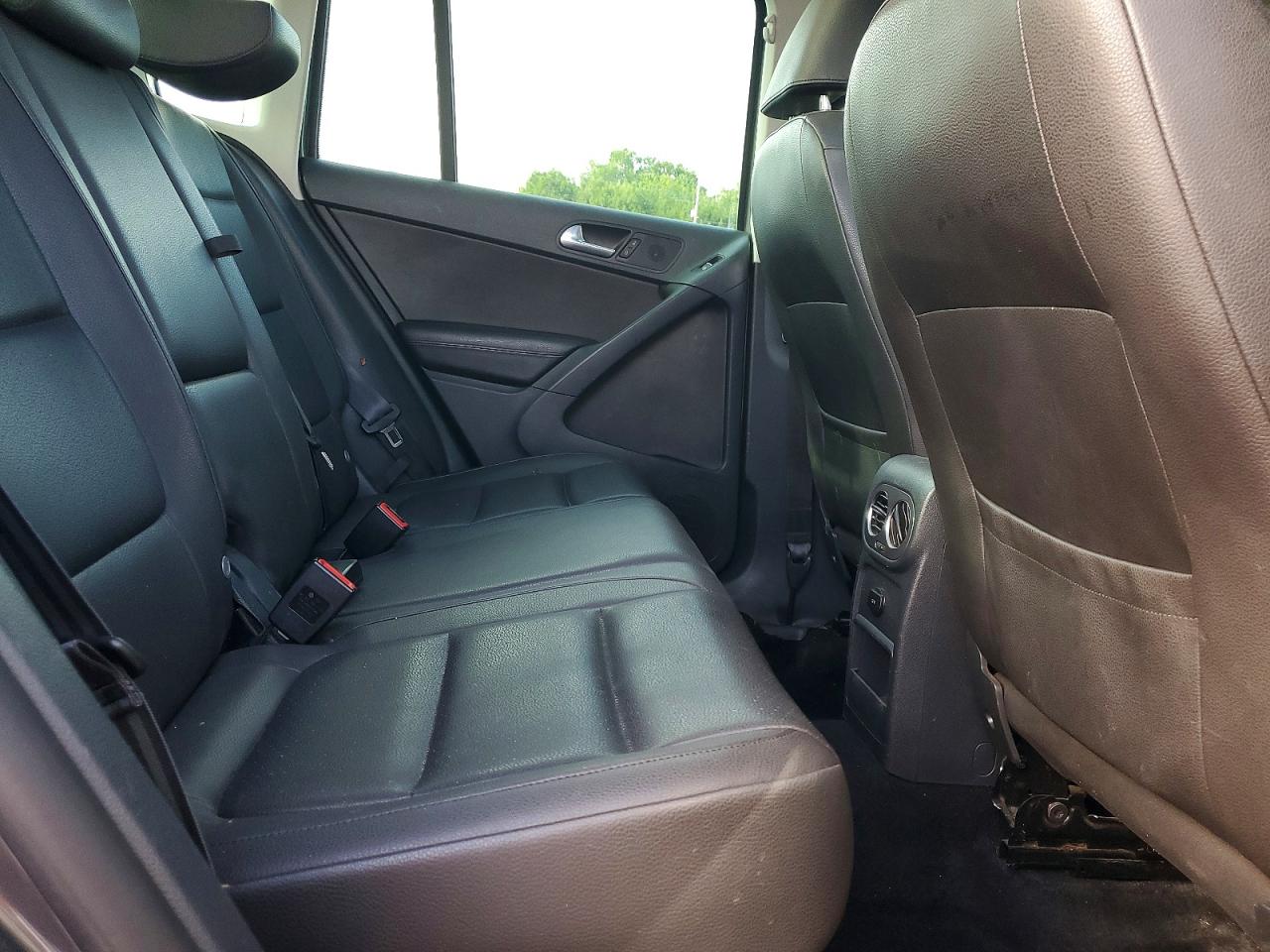 2013 Volkswagen Tiguan S Gray vin: WVGBV3AX6DW588847