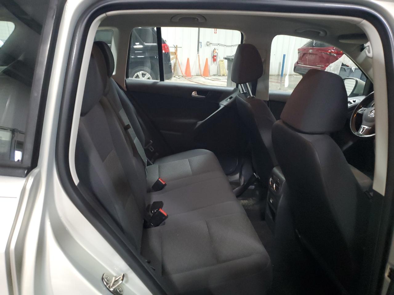 2013 Volkswagen Tiguan S Silver vin: WVGBV3AX6DW599816