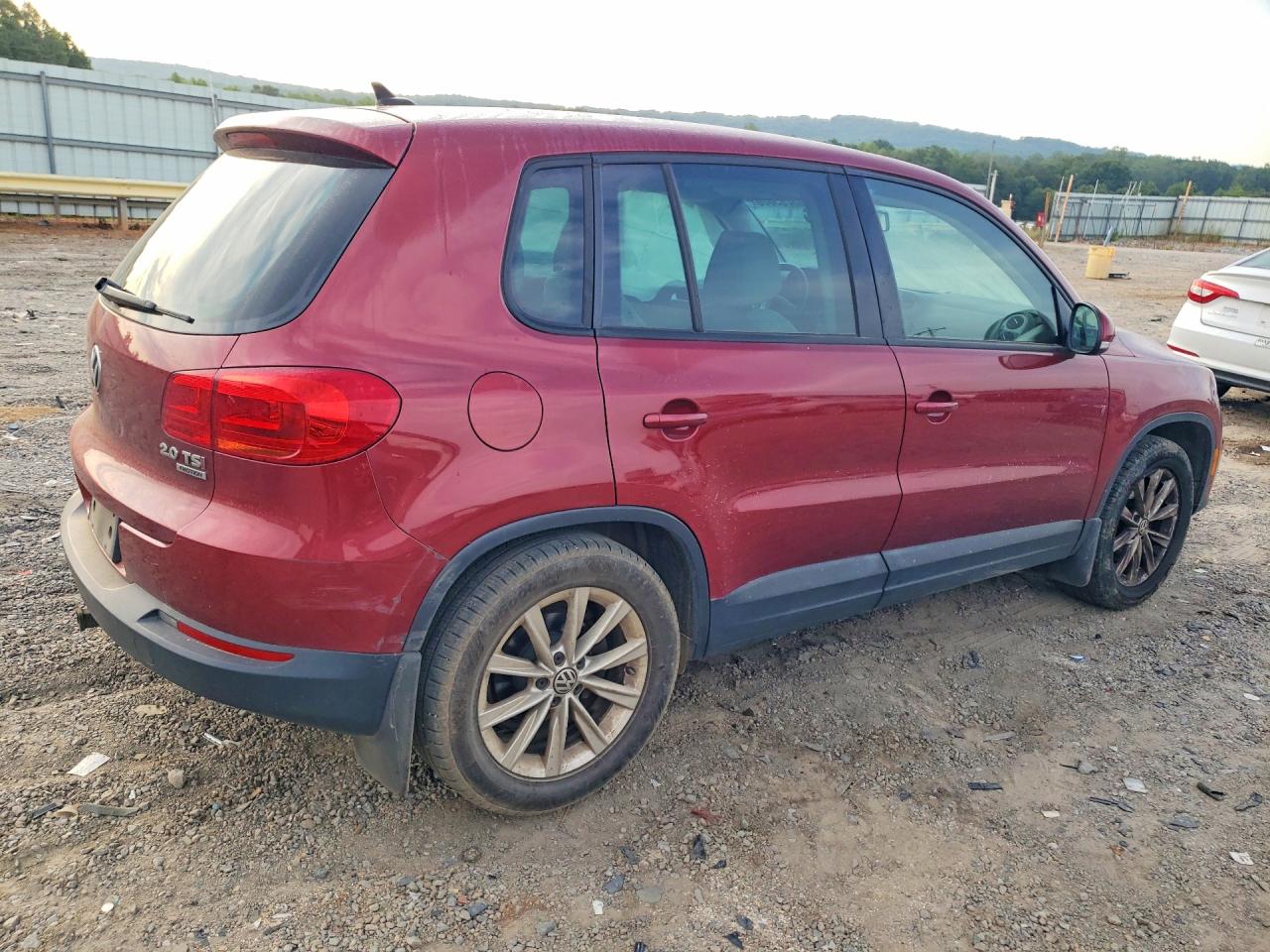 2014 Volkswagen Tiguan S Красный vin: WVGBV3AX6EW045984