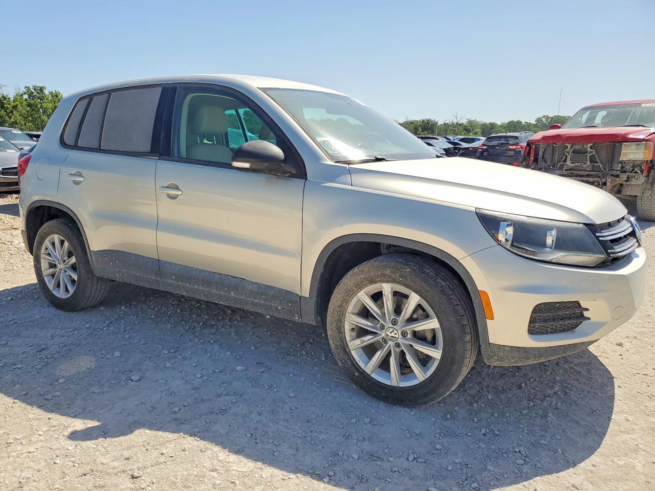 2014 Volkswagen Tiguan S Two Tone vin: WVGBV3AX6EW543750