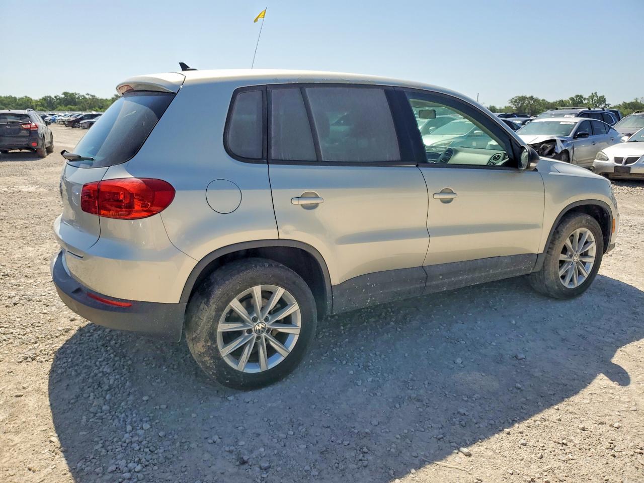 2014 Volkswagen Tiguan S Two Tone vin: WVGBV3AX6EW543750