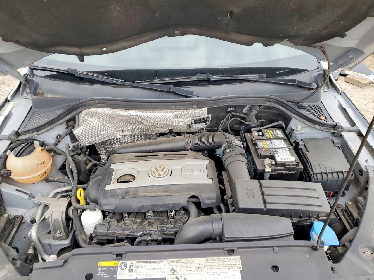 2014 Volkswagen Tiguan S Two Tone vin: WVGBV3AX6EW543750