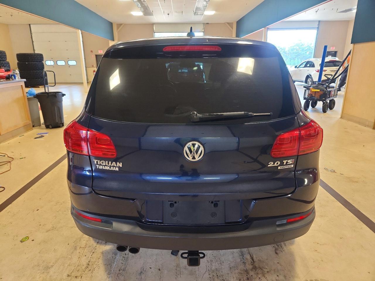2014 Volkswagen Tiguan S Blue vin: WVGBV3AX6EW555476