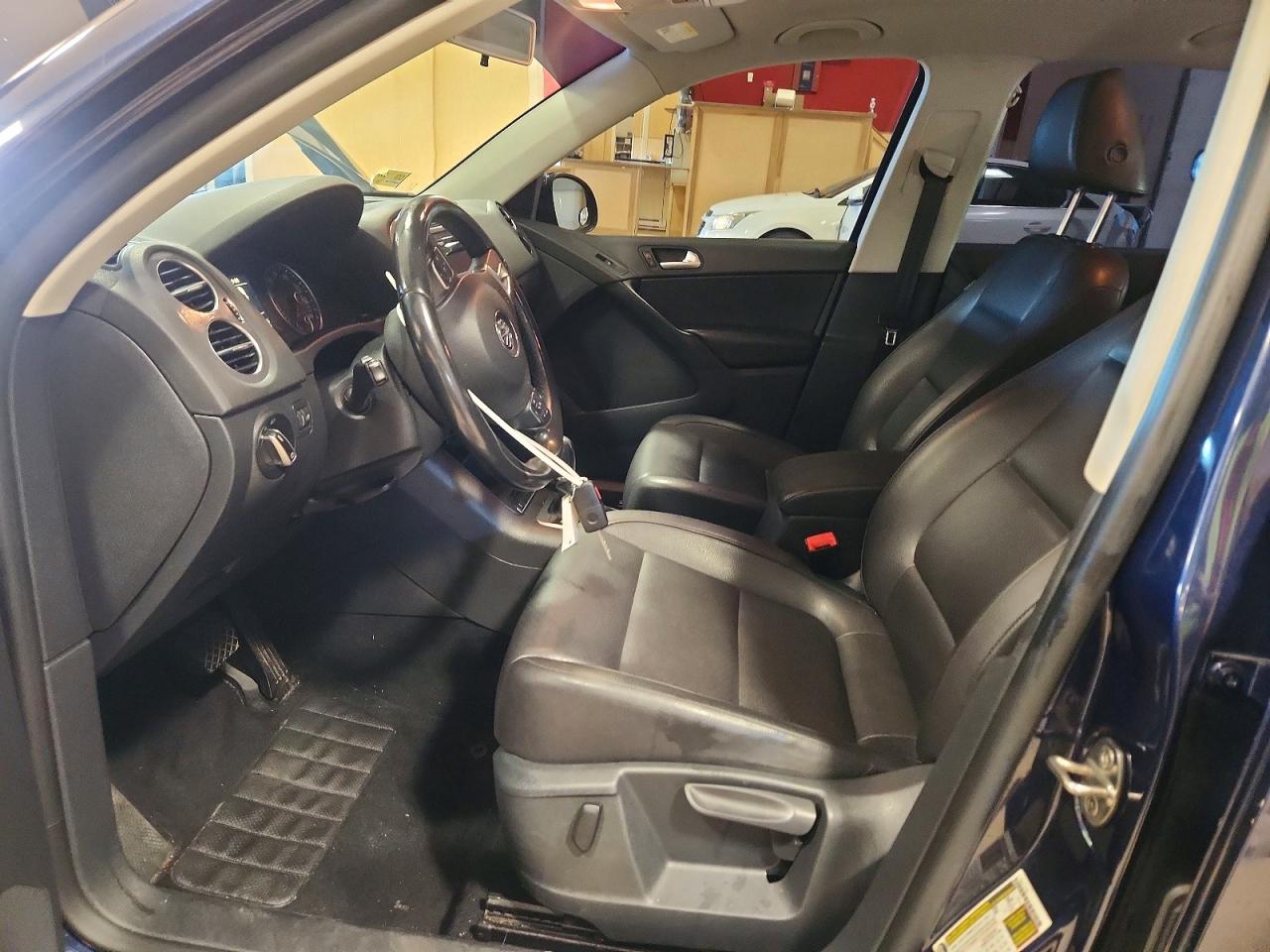 2014 Volkswagen Tiguan S Blue vin: WVGBV3AX6EW555476