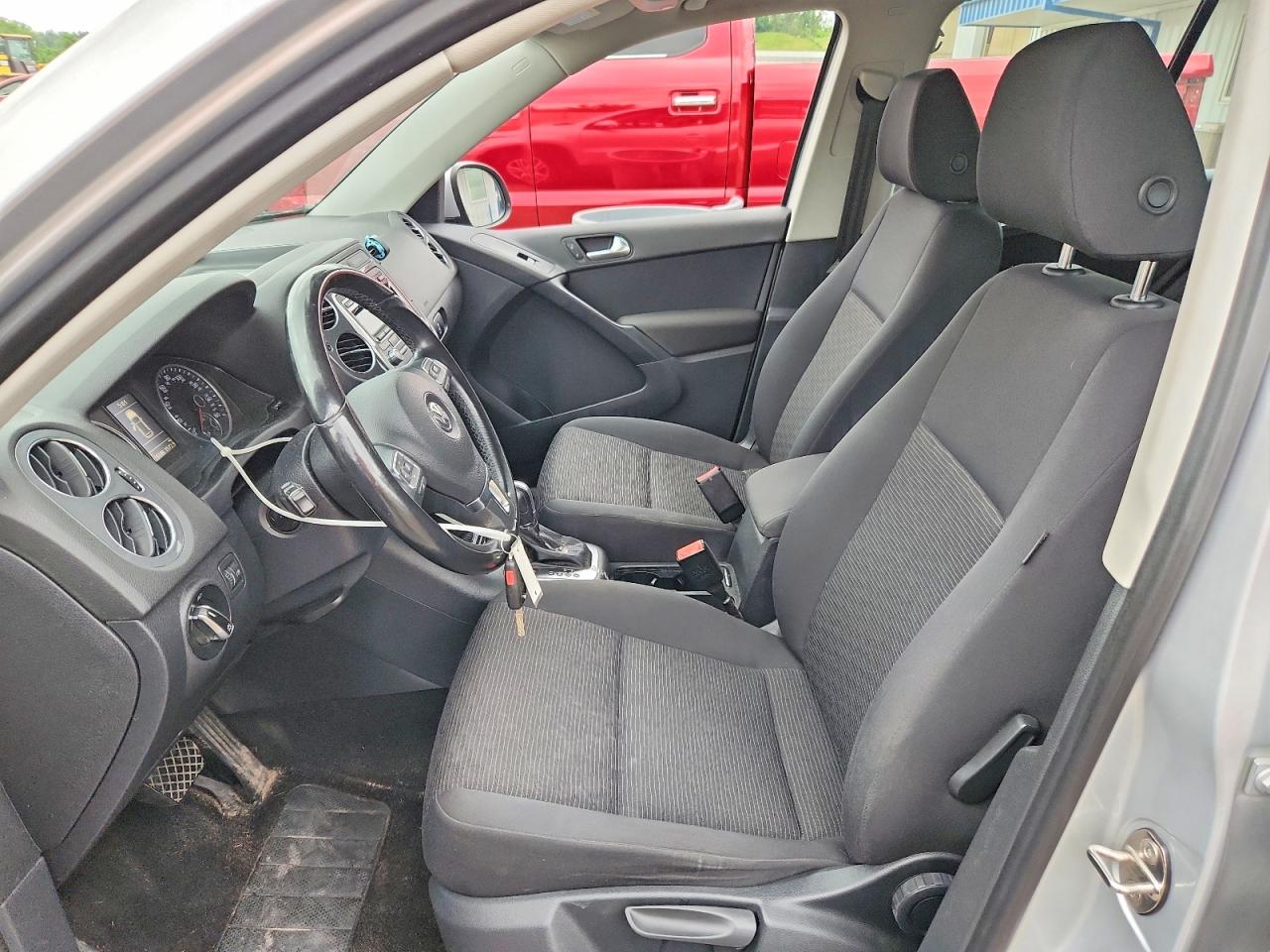 2014 Volkswagen Tiguan S Silver vin: WVGBV3AX7EW534572