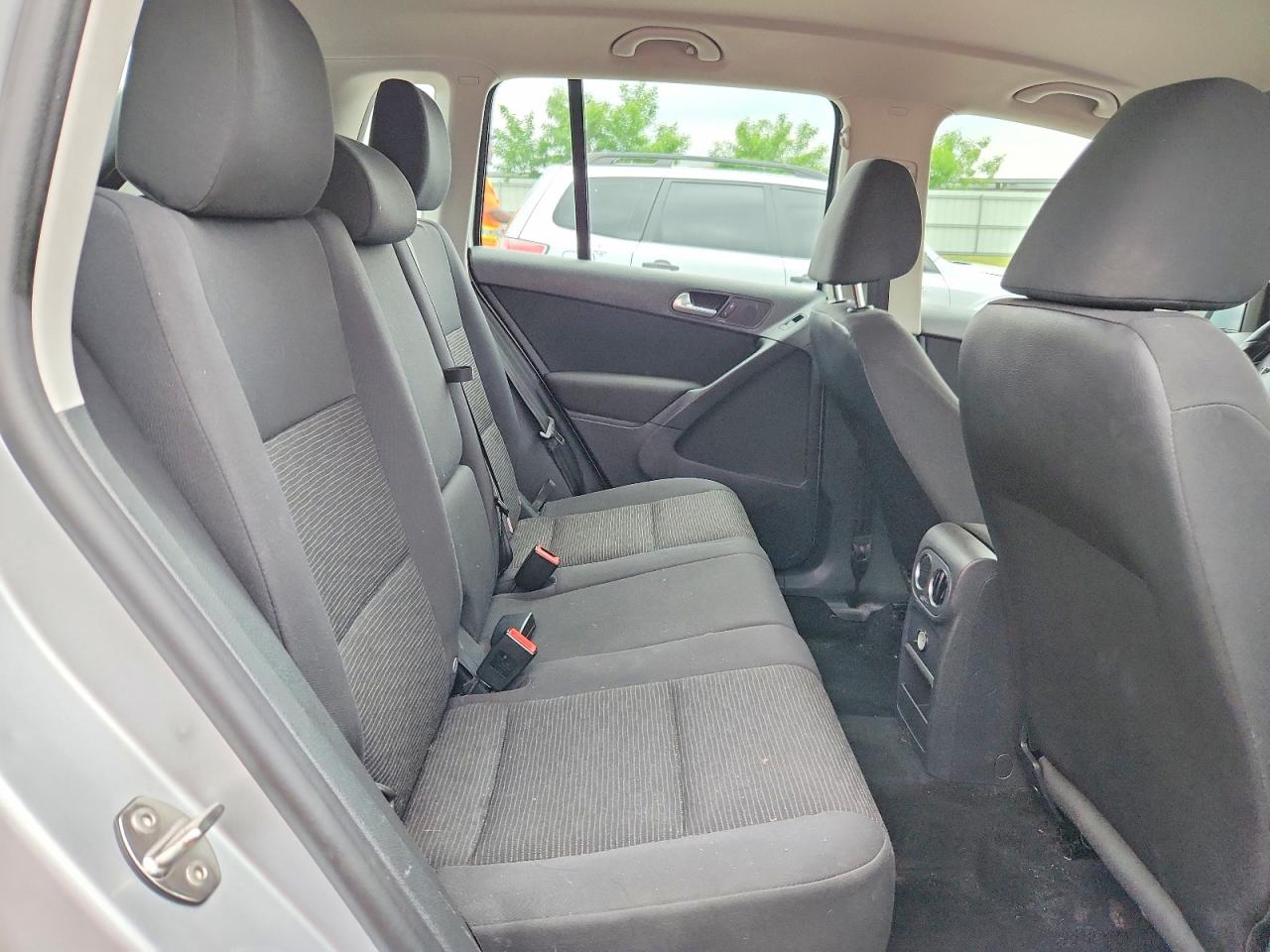 2014 Volkswagen Tiguan S Silver vin: WVGBV3AX7EW534572