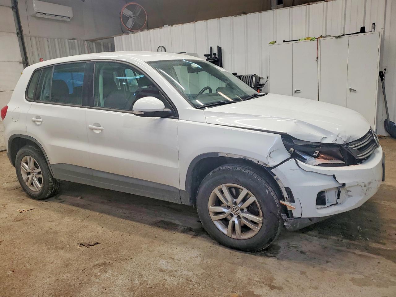 2014 Volkswagen Tiguan S White vin: WVGBV3AX7EW589930