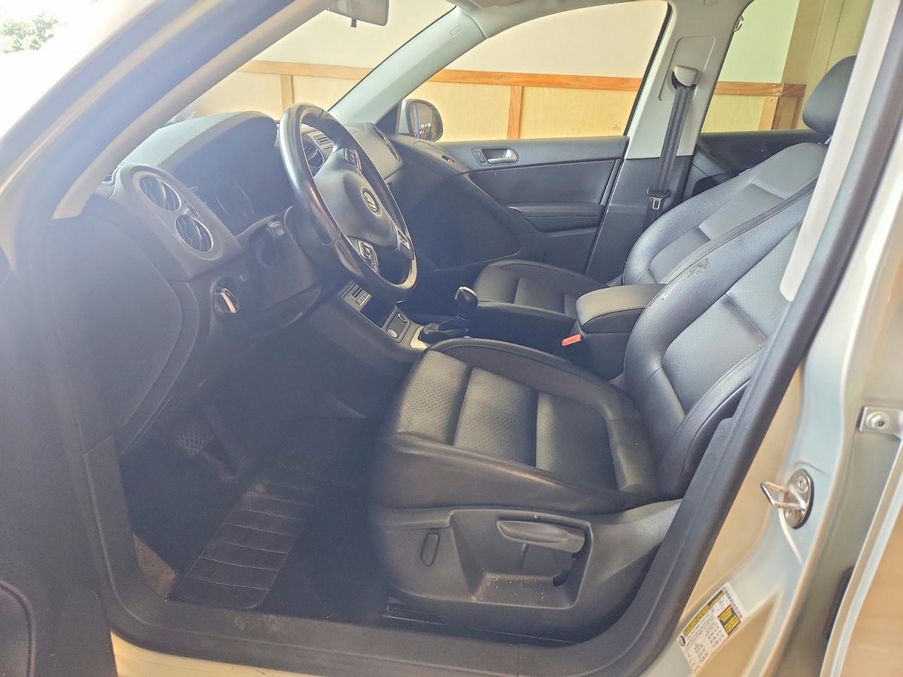 2014 Volkswagen Tiguan S Серебряный vin: WVGBV3AX7EW619279