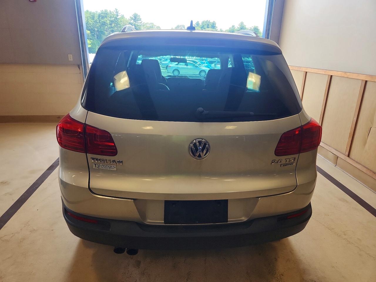 2014 Volkswagen Tiguan S Серебряный vin: WVGBV3AX7EW619279