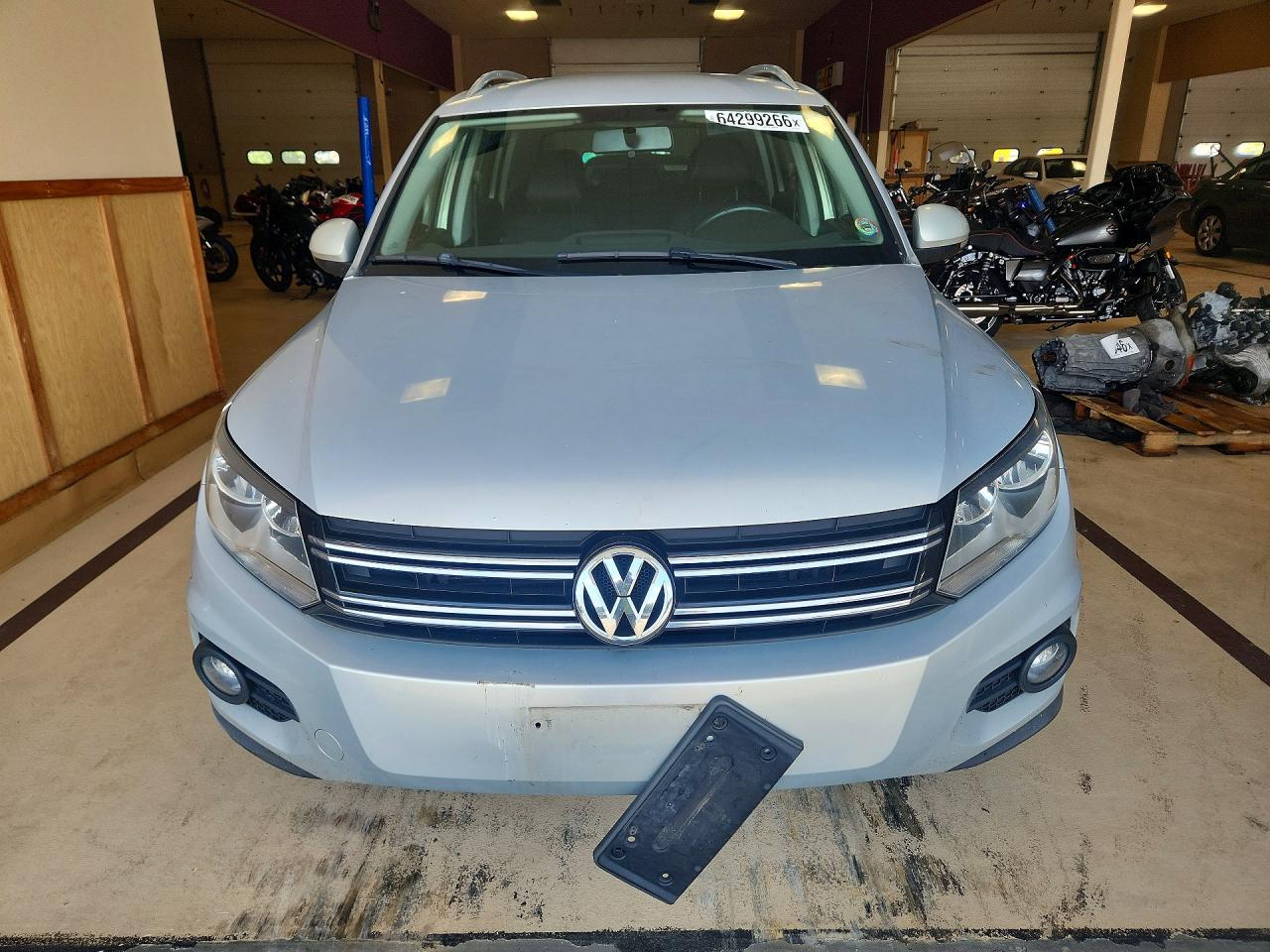 2014 Volkswagen Tiguan S Серебряный vin: WVGBV3AX7EW619279