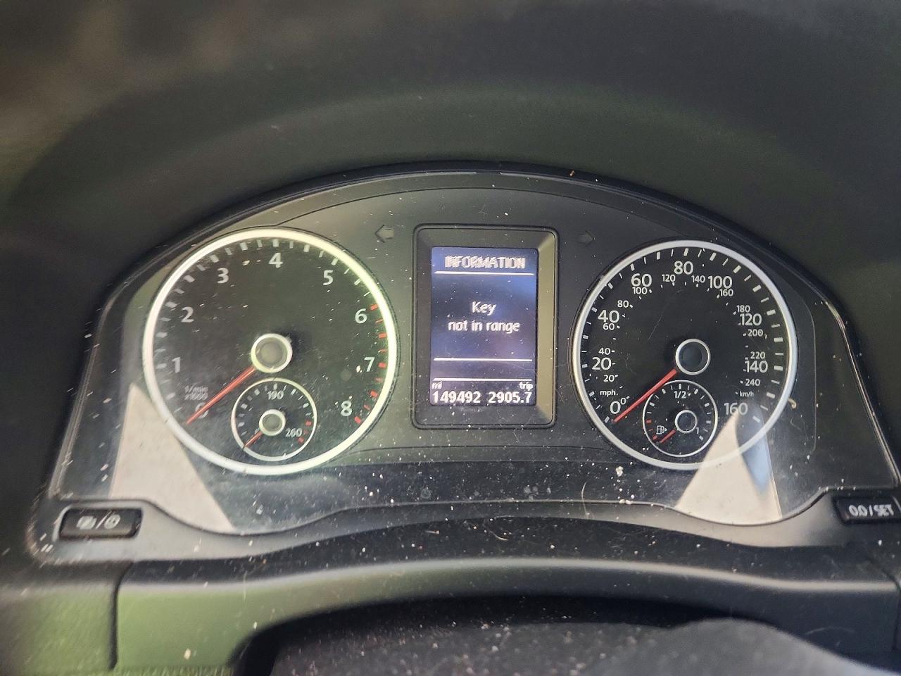 2014 Volkswagen Tiguan S Серебряный vin: WVGBV3AX7EW619279