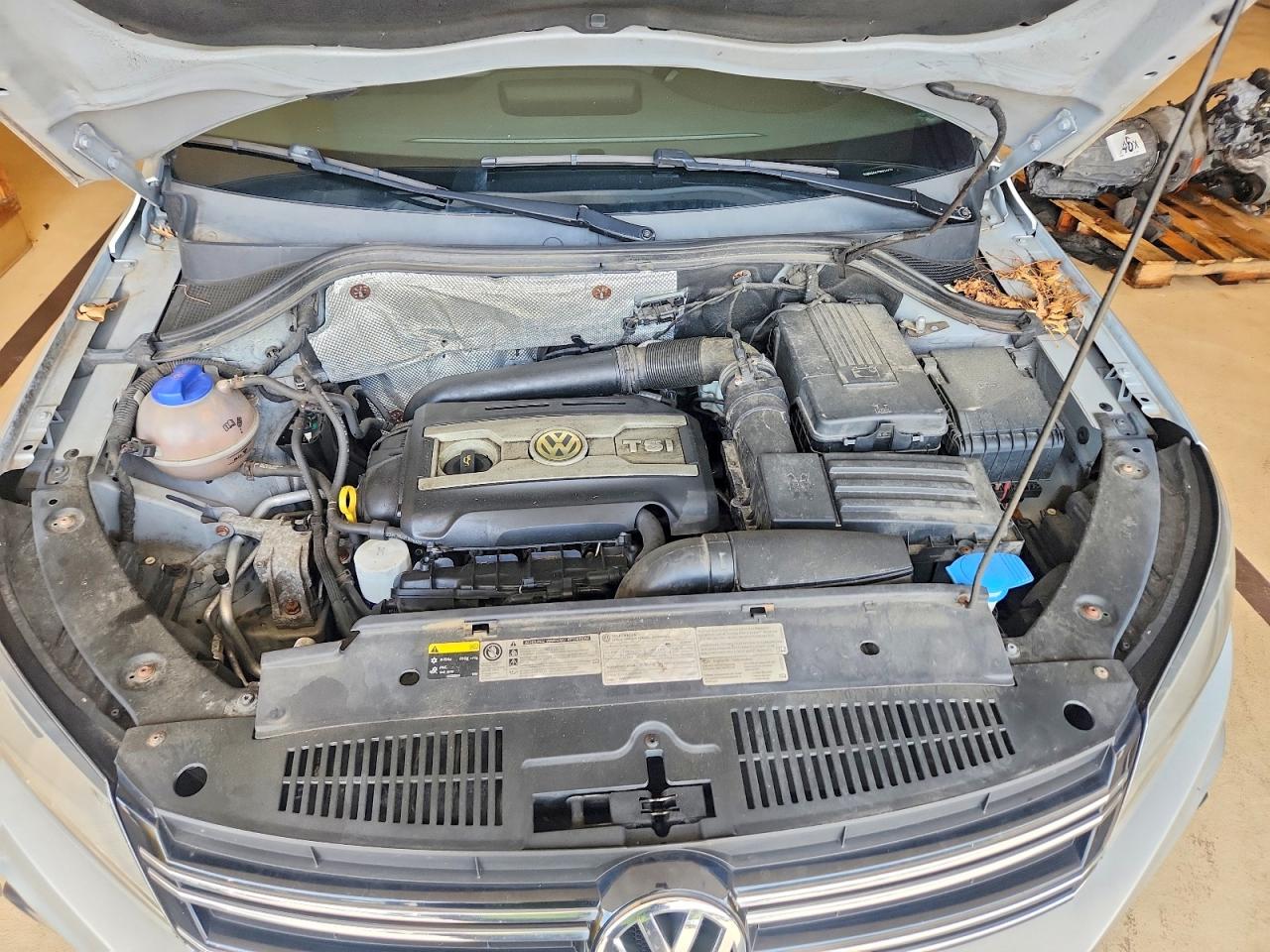 2014 Volkswagen Tiguan S Серебряный vin: WVGBV3AX7EW619279
