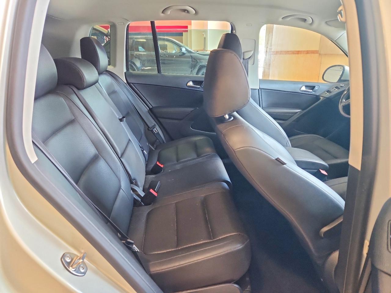 2014 Volkswagen Tiguan S Серебряный vin: WVGBV3AX7EW619279