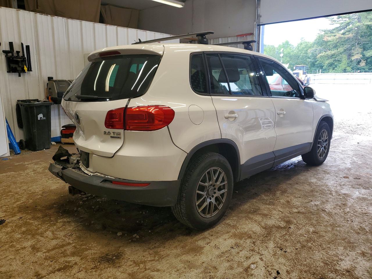 2013 Volkswagen Tiguan S White vin: WVGBV3AX8DW575274