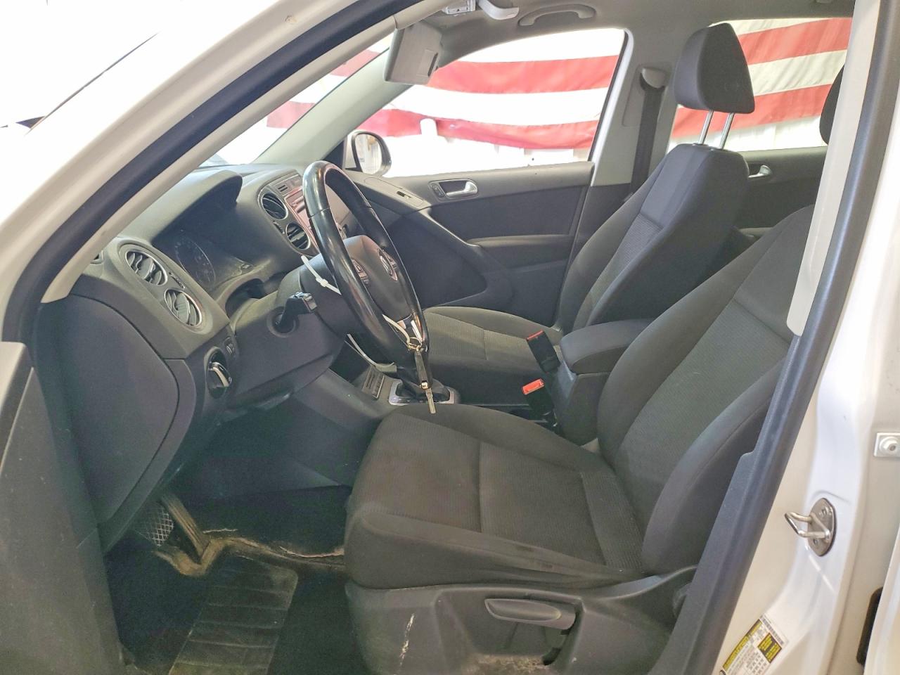 2013 Volkswagen Tiguan S White vin: WVGBV3AX8DW575274