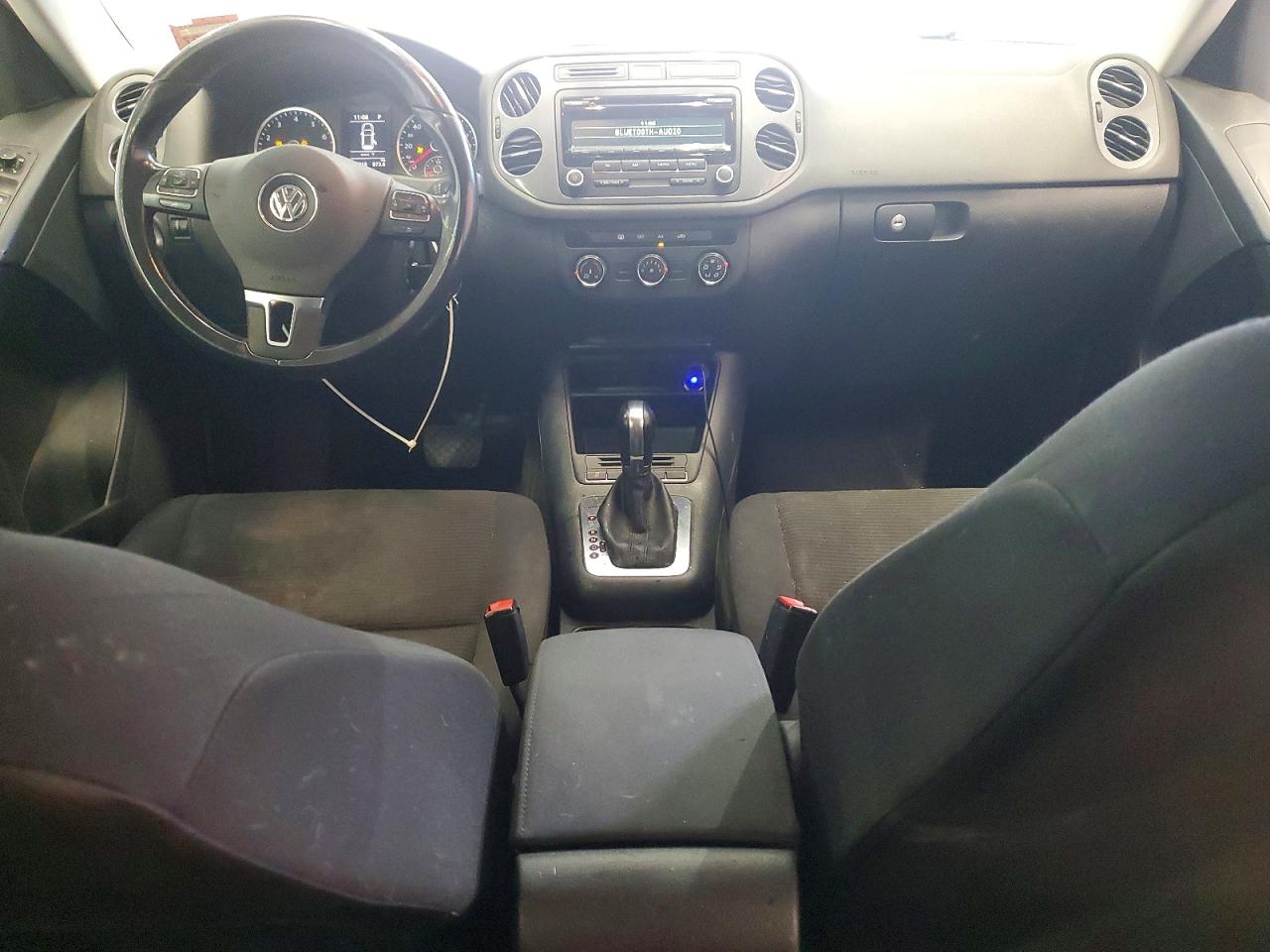 2013 Volkswagen Tiguan S White vin: WVGBV3AX8DW575274