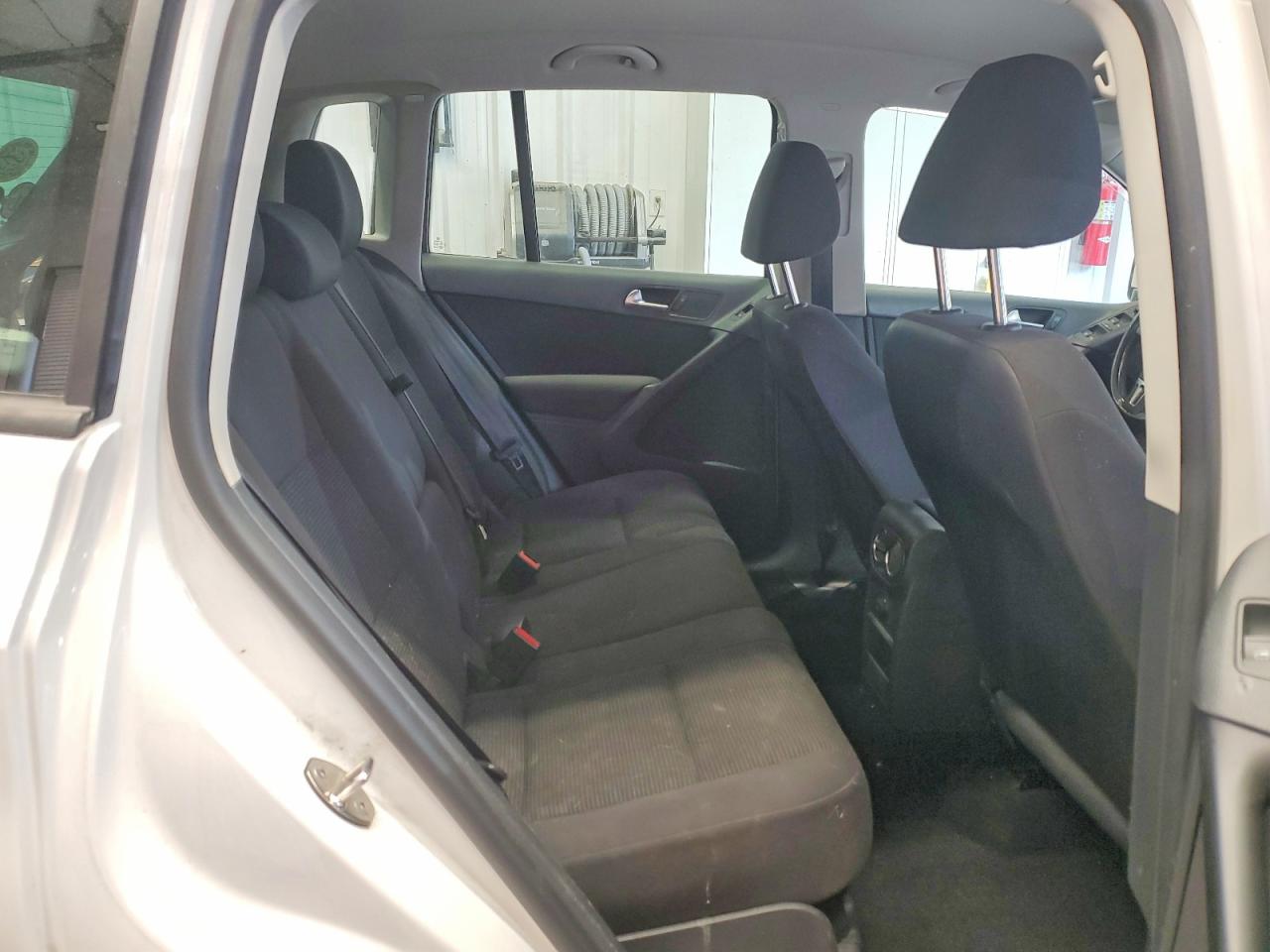 2013 Volkswagen Tiguan S White vin: WVGBV3AX8DW575274