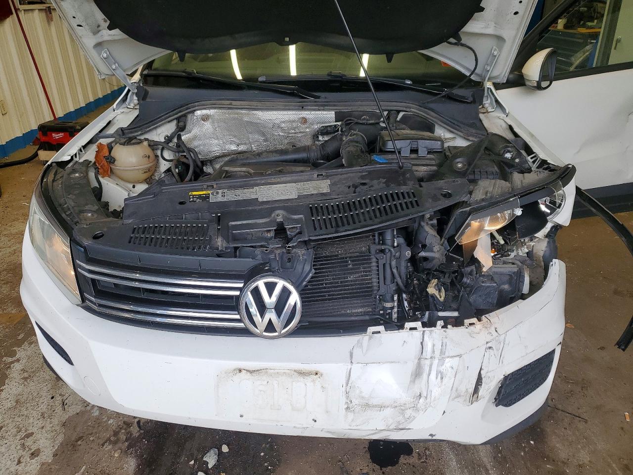 2013 Volkswagen Tiguan S White vin: WVGBV3AX8DW575274