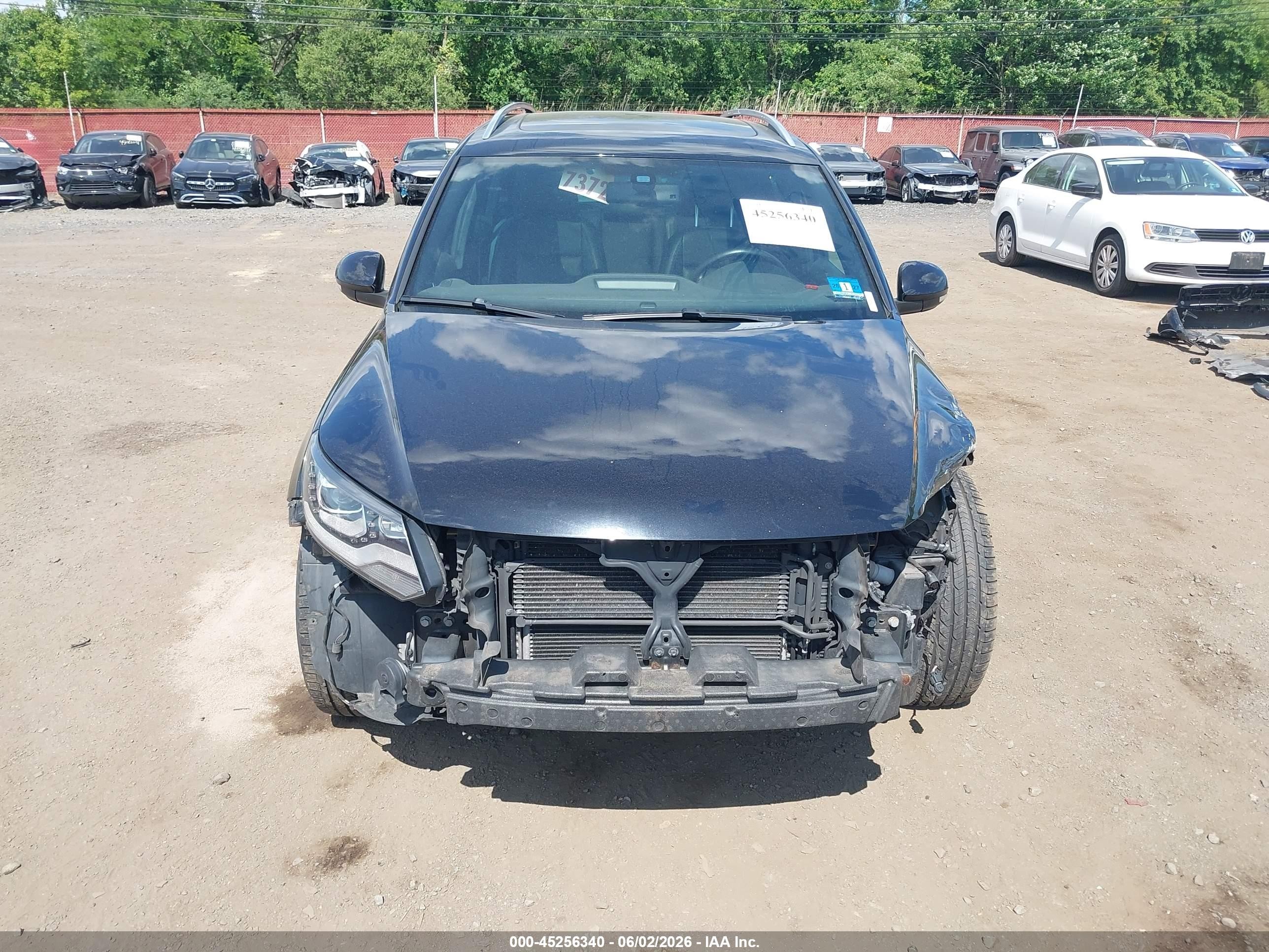 2014 Volkswagen Tiguan R-line Черный vin: WVGBV3AX8EW034890