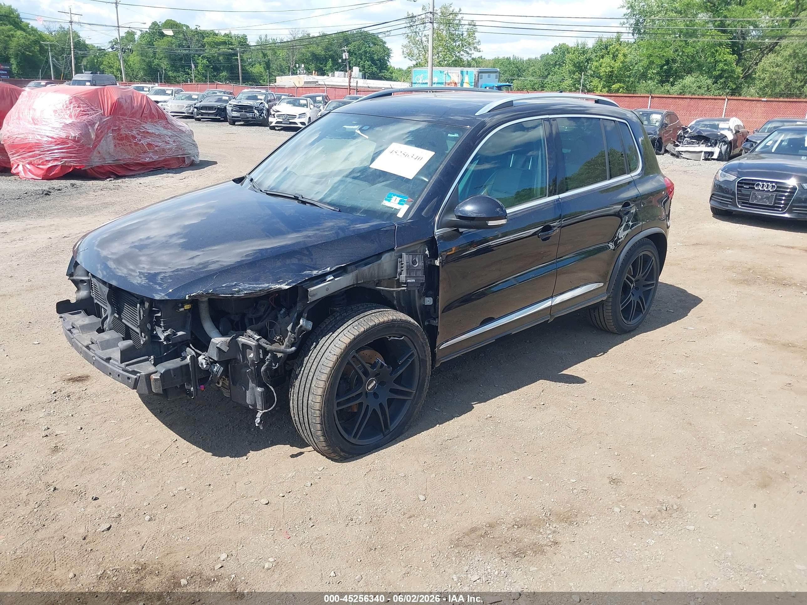 2014 Volkswagen Tiguan R-line Черный vin: WVGBV3AX8EW034890