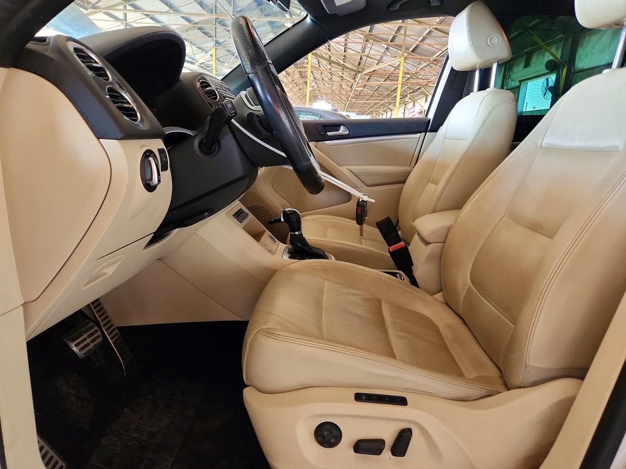 2014 Volkswagen Tiguan S White vin: WVGBV3AX8EW558685