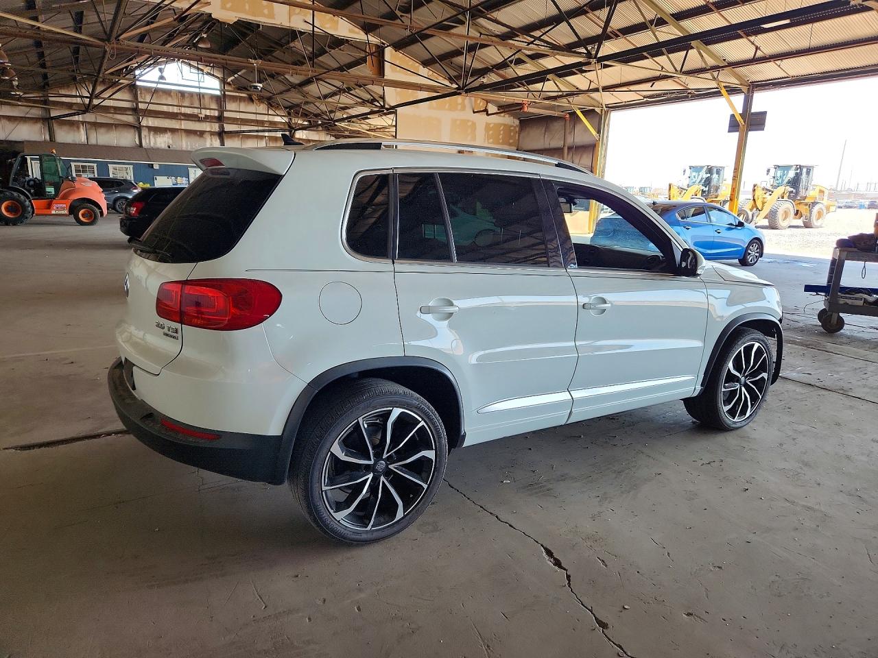 2014 Volkswagen Tiguan S White vin: WVGBV3AX8EW558685