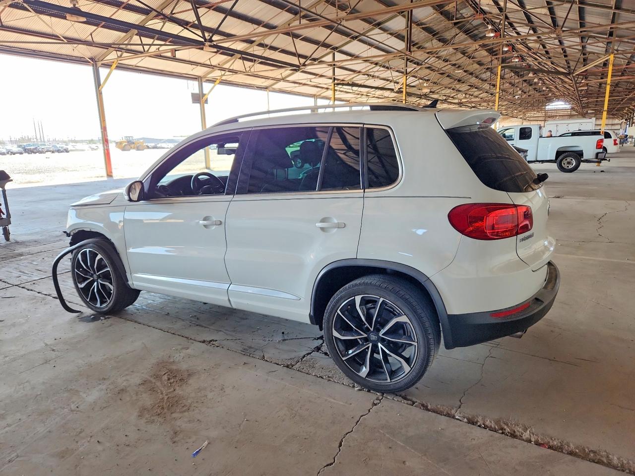 2014 Volkswagen Tiguan S White vin: WVGBV3AX8EW558685
