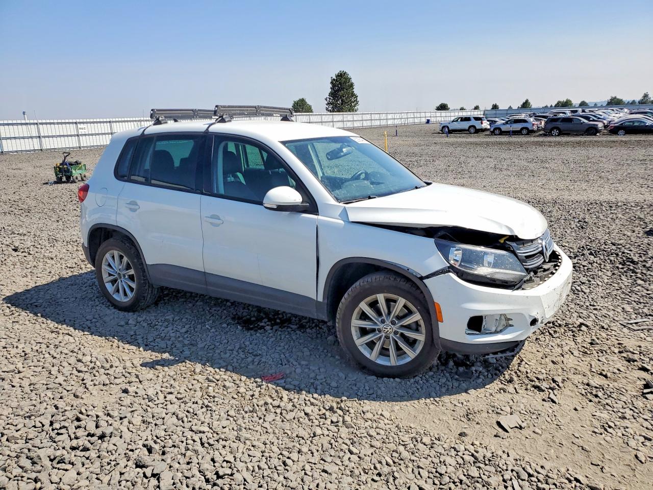 2014 Volkswagen Tiguan S Белый vin: WVGBV3AX8EW620473