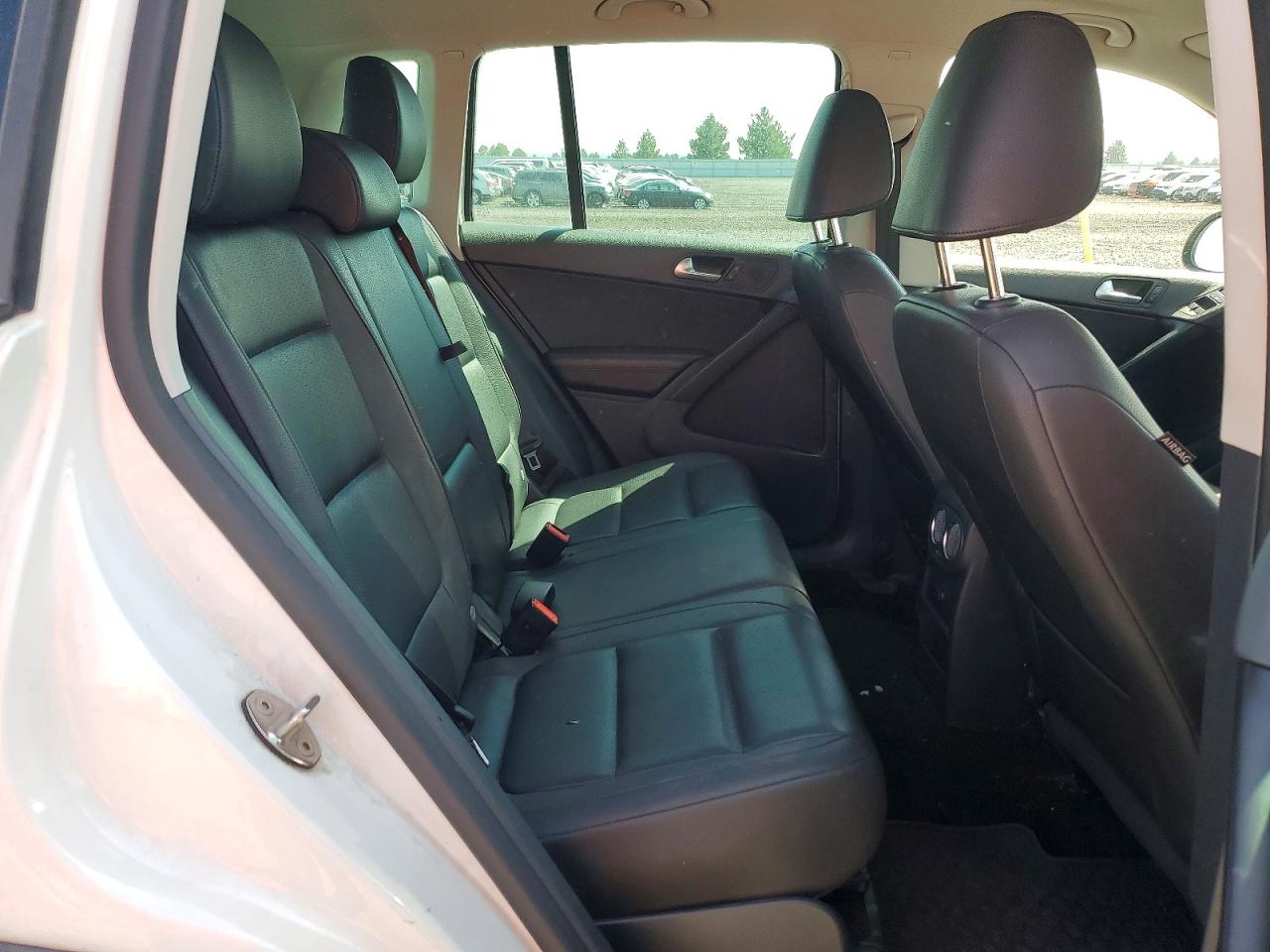 2014 Volkswagen Tiguan S Белый vin: WVGBV3AX8EW620473