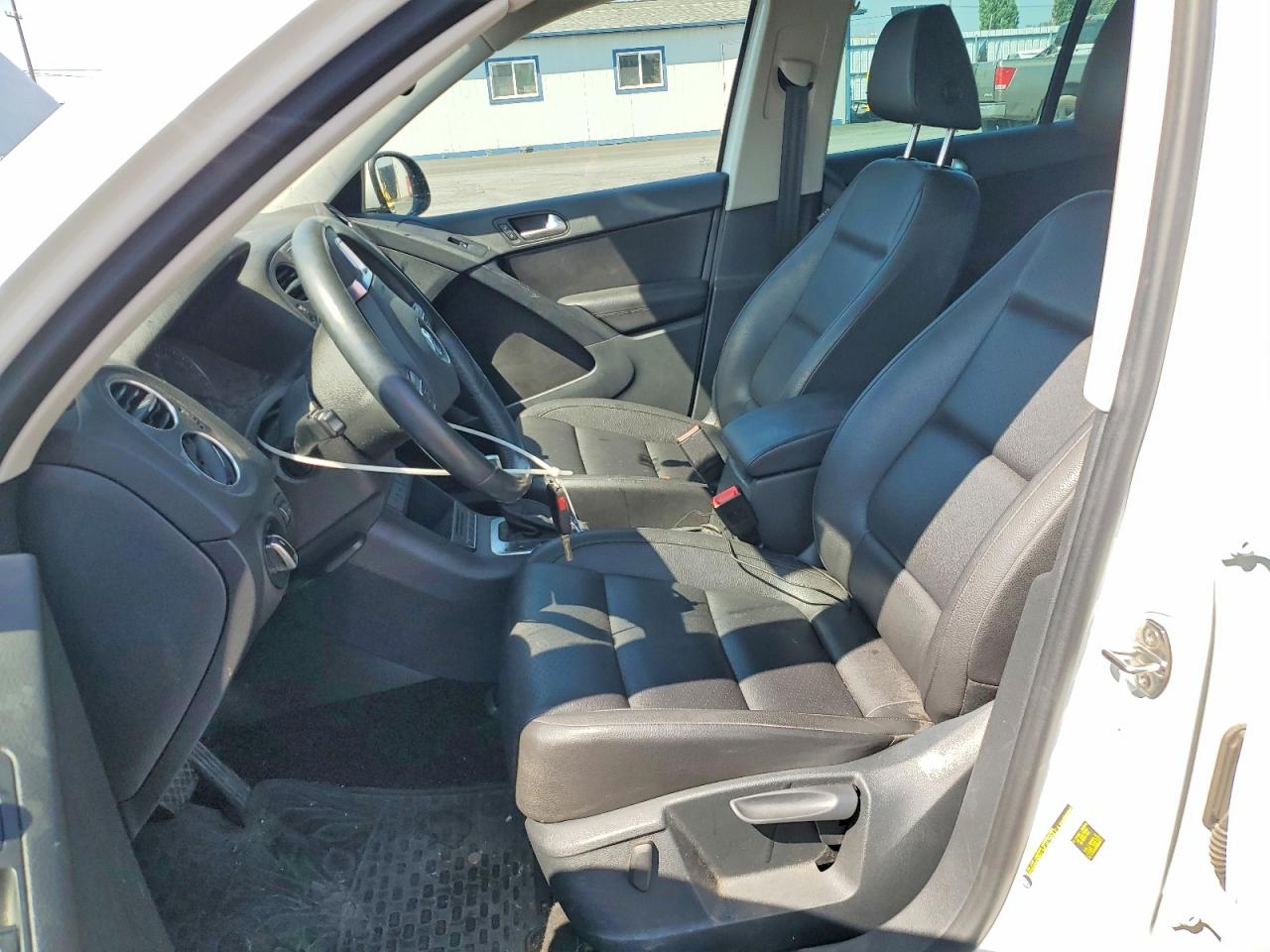 2014 Volkswagen Tiguan S Белый vin: WVGBV3AX8EW620473