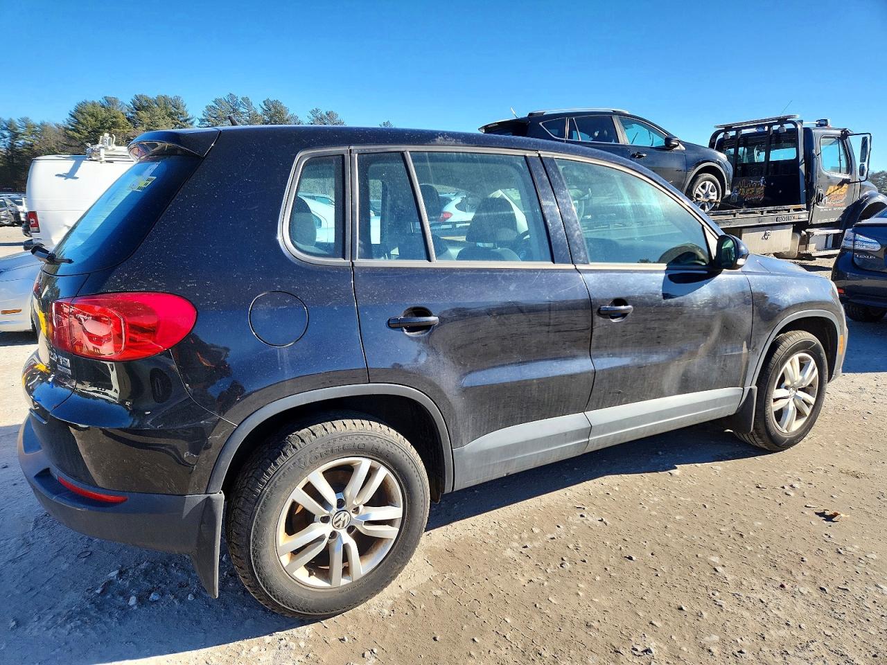 2014 Volkswagen Tiguan S Черный vin: WVGBV3AX9EW518518