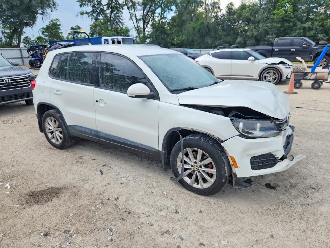 2014 Volkswagen Tiguan S White vin: WVGBV3AX9EW603388