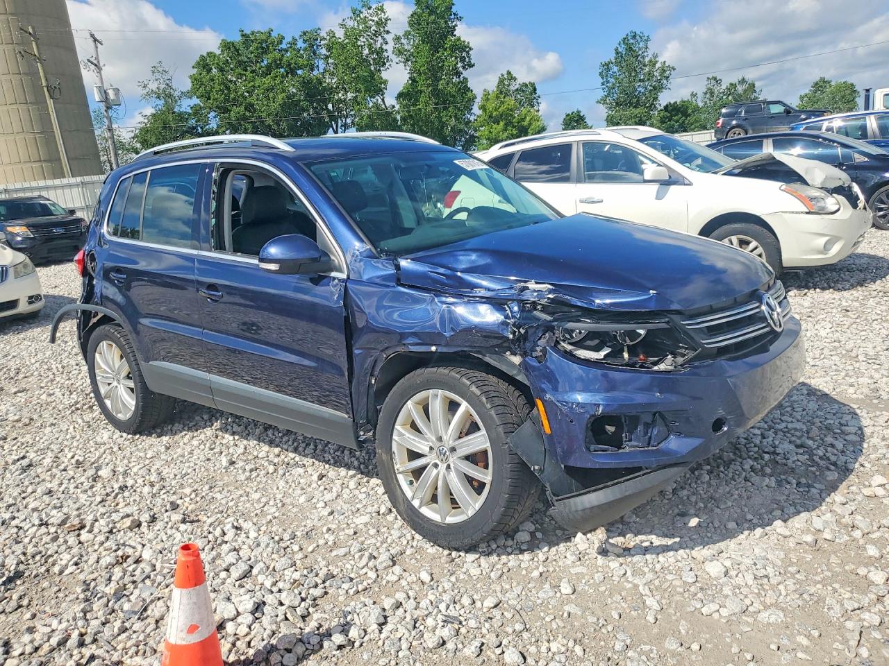 2013 Volkswagen Tiguan S Синий vin: WVGBV3AXXDW611370