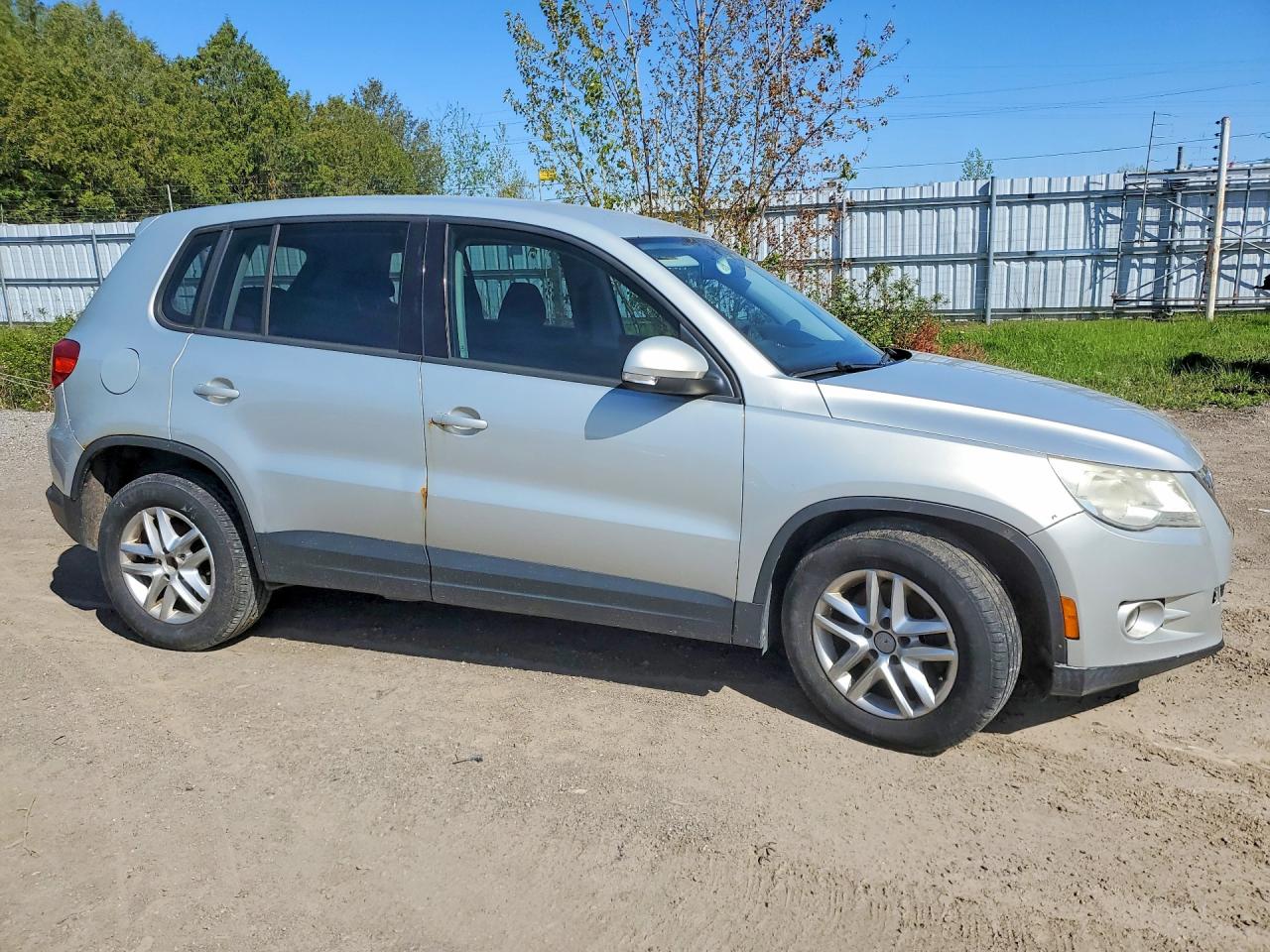 2009 Volkswagen Tiguan Se Silver vin: WVGBV75N09W001193