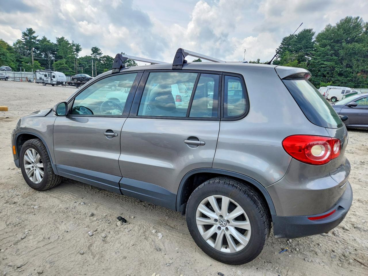 2010 Volkswagen Tiguan Se Silver vin: WVGBV7AX0AW524449