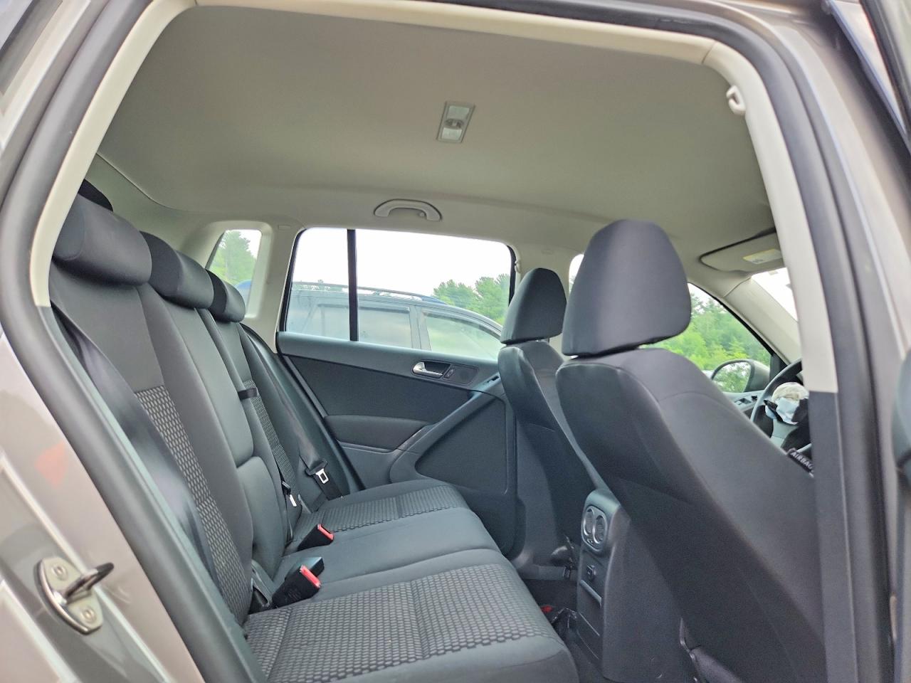 2010 Volkswagen Tiguan Se Silver vin: WVGBV7AX0AW524449