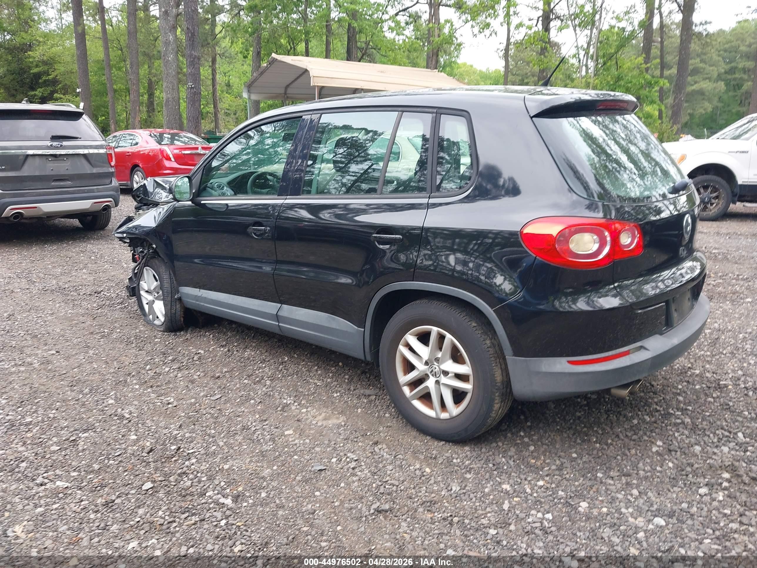 2011 Volkswagen Tiguan S Черный vin: WVGBV7AX0BW506731