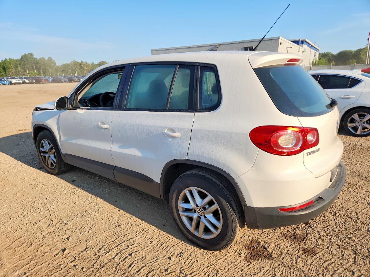 2011 Volkswagen Tiguan S White vin: WVGBV7AX0BW515087