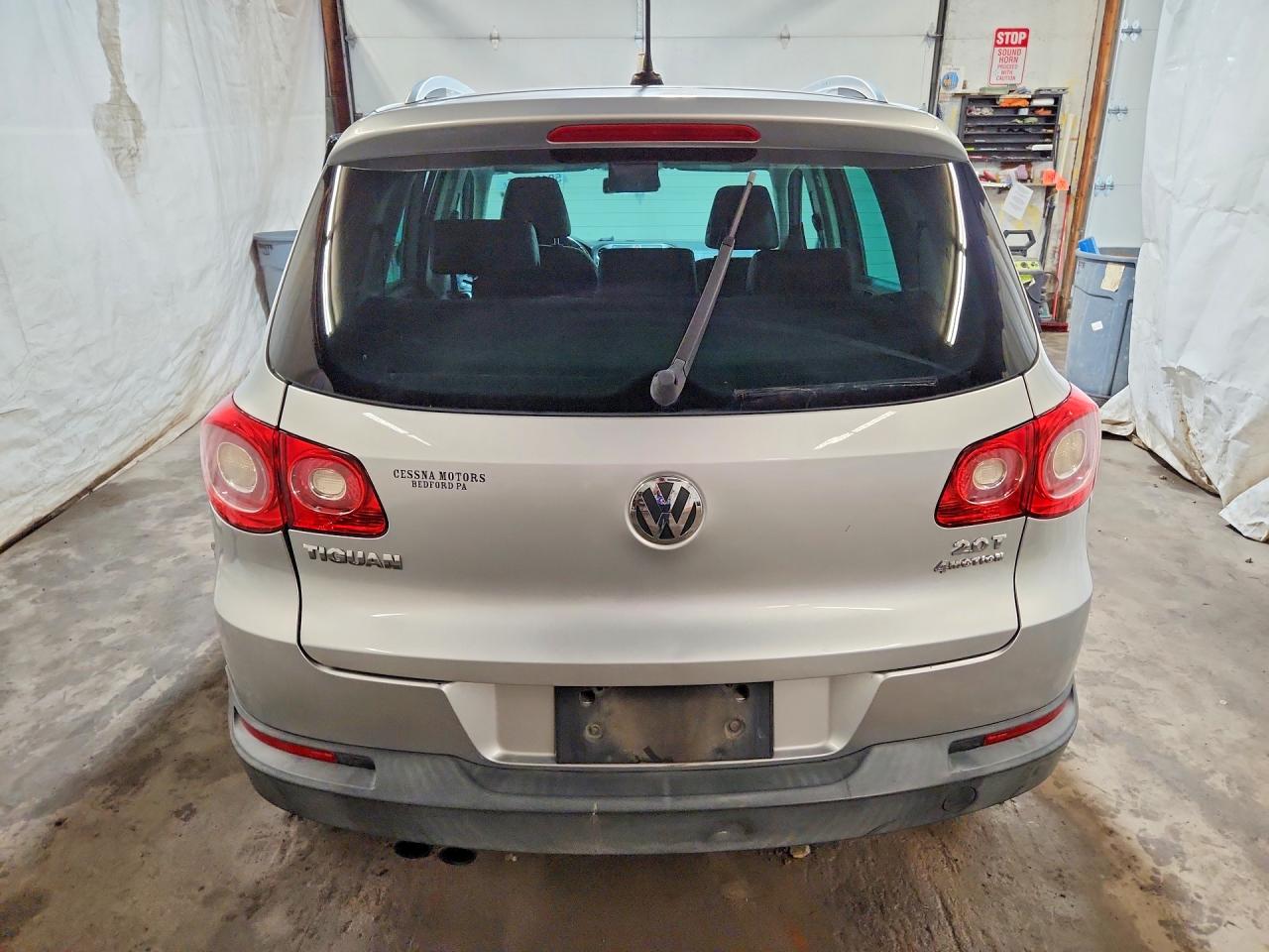 2011 Volkswagen Tiguan S/se/sel Silver vin: WVGBV7AX0BW524260