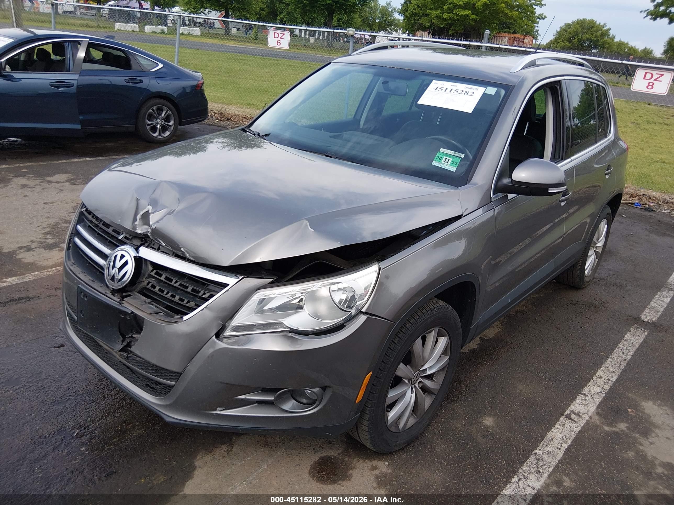2011 Volkswagen Tiguan Se Gray vin: WVGBV7AX0BW547229