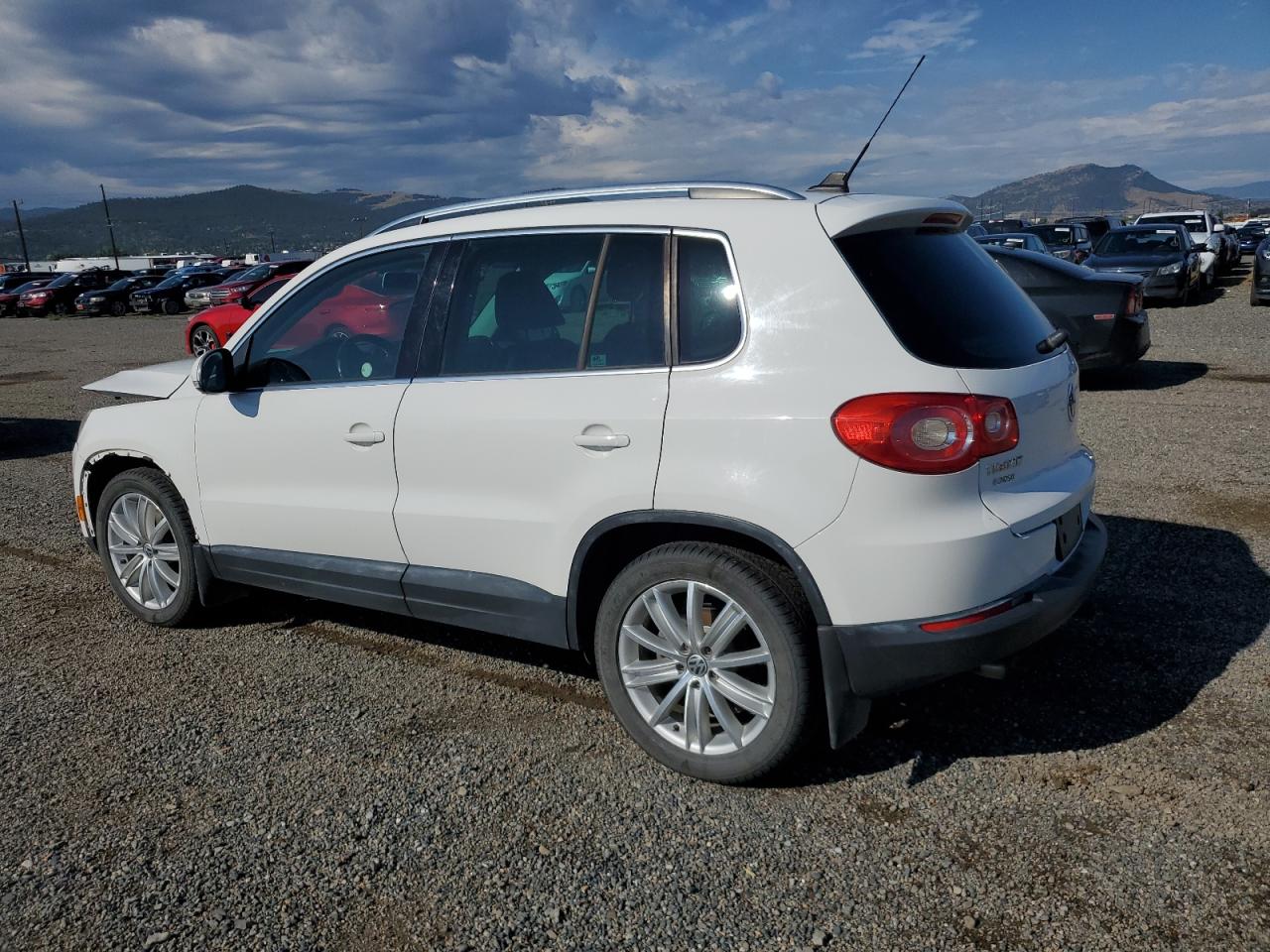 2011 Volkswagen Tiguan S White vin: WVGBV7AX0BW569487