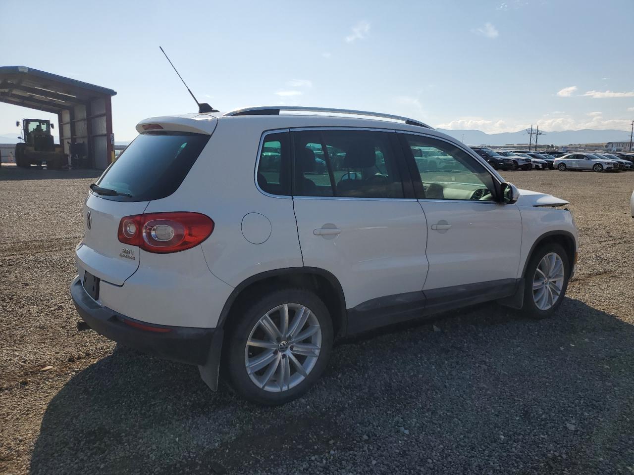 2011 Volkswagen Tiguan S White vin: WVGBV7AX0BW569487