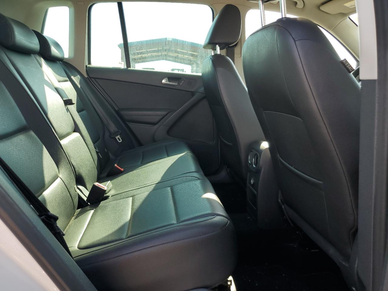 2011 Volkswagen Tiguan S White vin: WVGBV7AX0BW569487