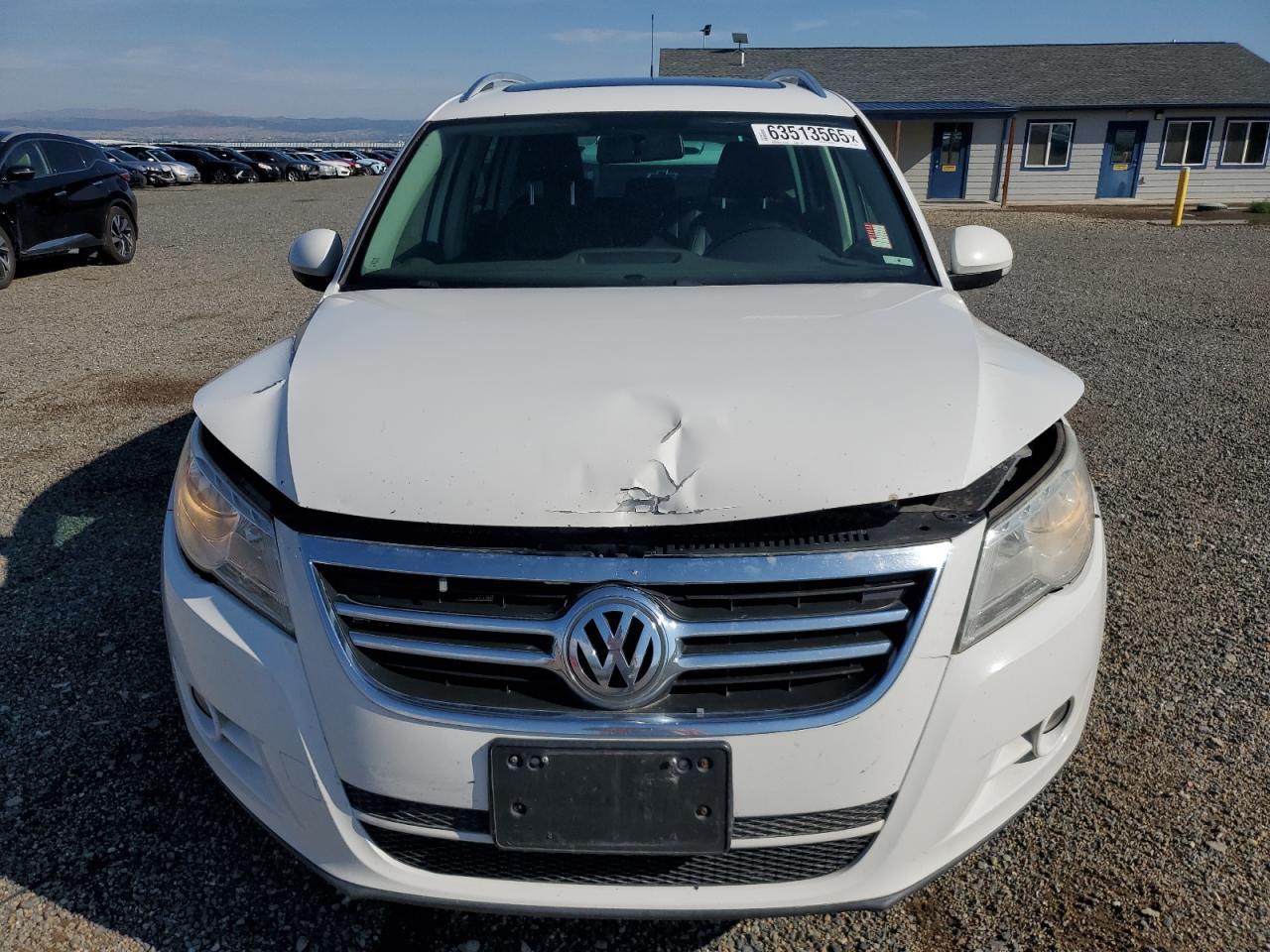 2011 Volkswagen Tiguan S White vin: WVGBV7AX0BW569487
